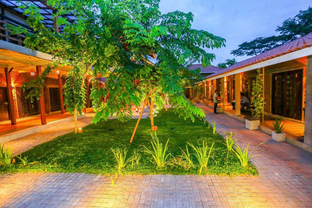 Olinia Airport Hotel كاتوناياكى المظهر الخارجي الصورة