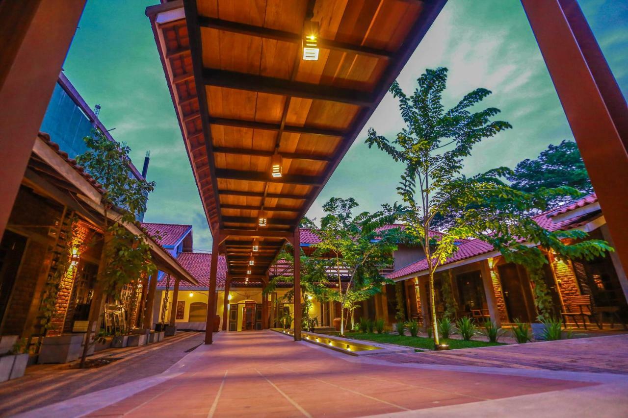 Olinia Airport Hotel كاتوناياكى المظهر الخارجي الصورة