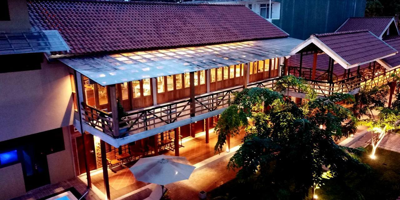 Olinia Airport Hotel كاتوناياكى المظهر الخارجي الصورة
